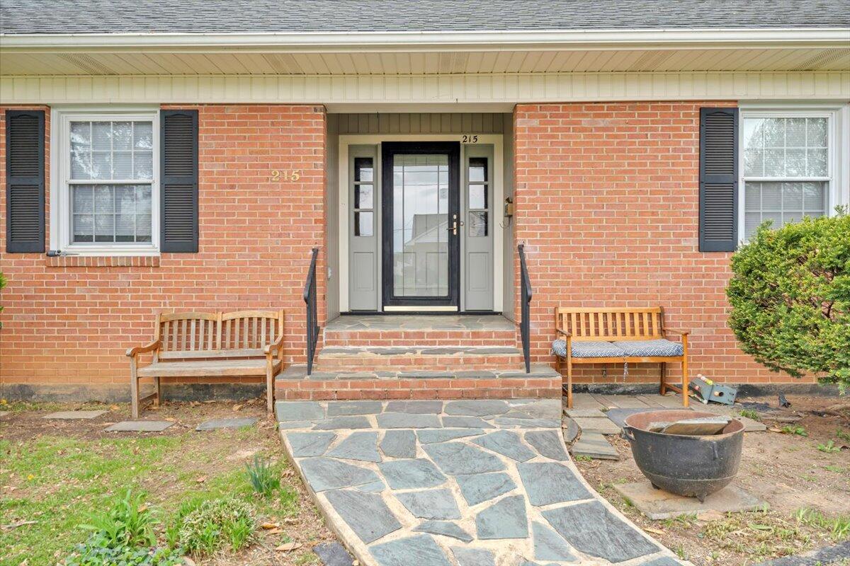 215 Chestnut Street Salem, VA 24153 - Photo 2 of 53 02-MIB05742
