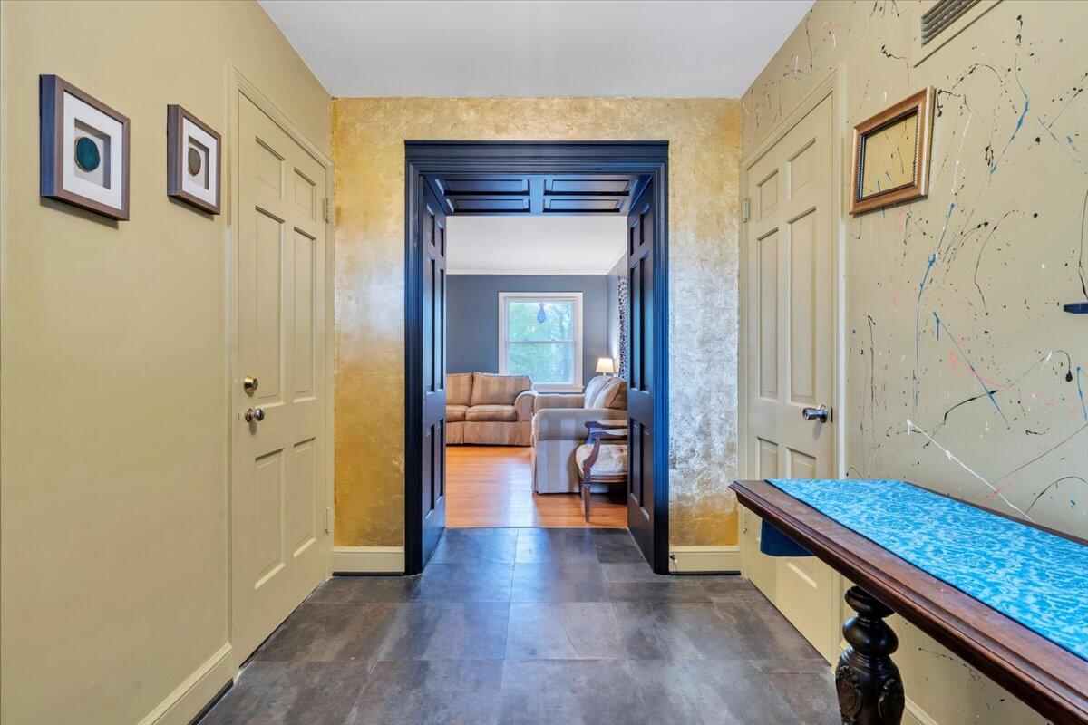 215 Chestnut Street Salem, VA 24153 - Photo 3 of 53 03-MIB05592