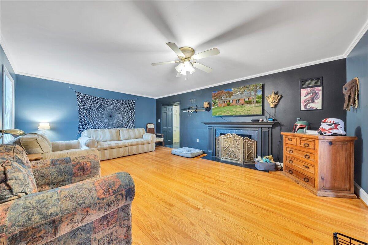 215 Chestnut Street Salem, VA 24153 - Photo 5 of 53 05-MIB05574