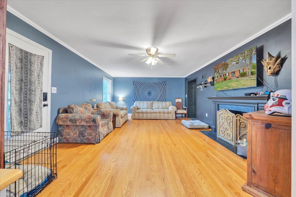 215 Chestnut Street Salem, VA 24153 - Photo 6 of 53 06-MIB05571