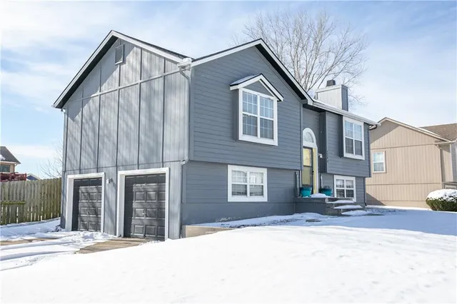 $290,000 | 1203 Willow Drive, Greenwood, MO 64034