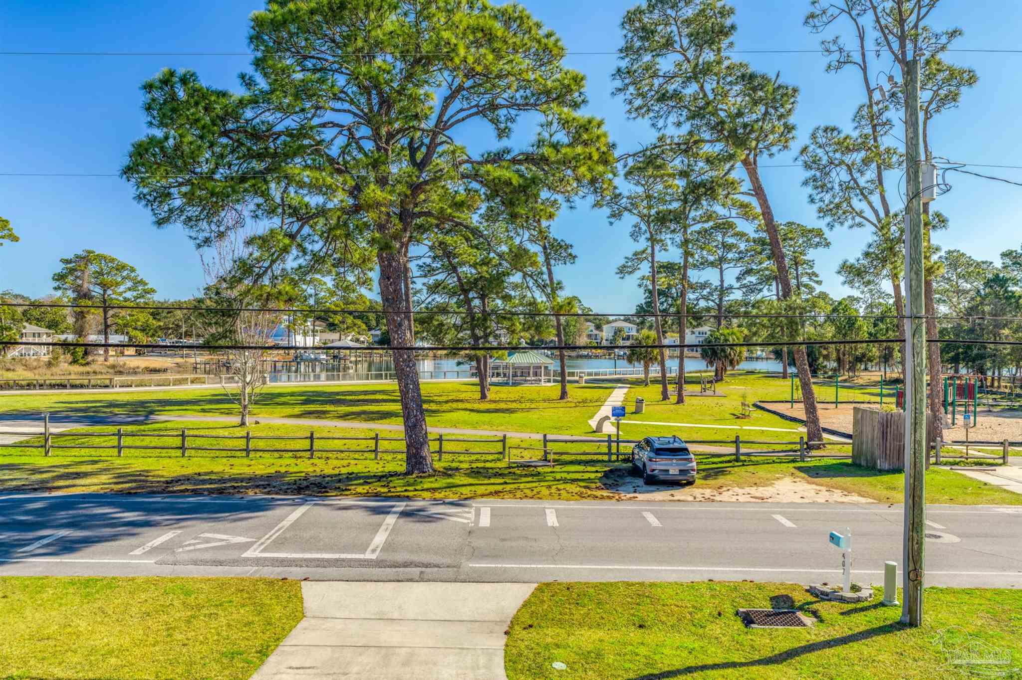 407 South 2nd Street Pensacola, FL 32507 - Photo 12 of 57