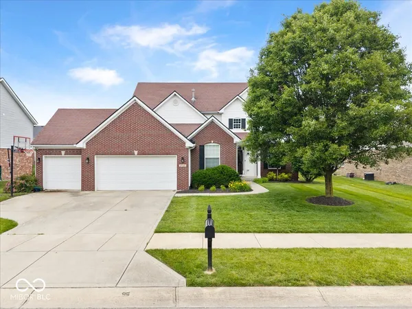 $465,000 | 8702 North Autumnview Drive, McCordsville, IN 46055