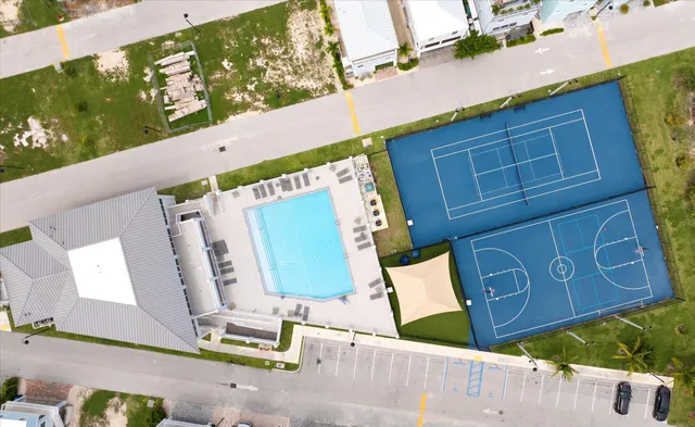 a picture of a lake view