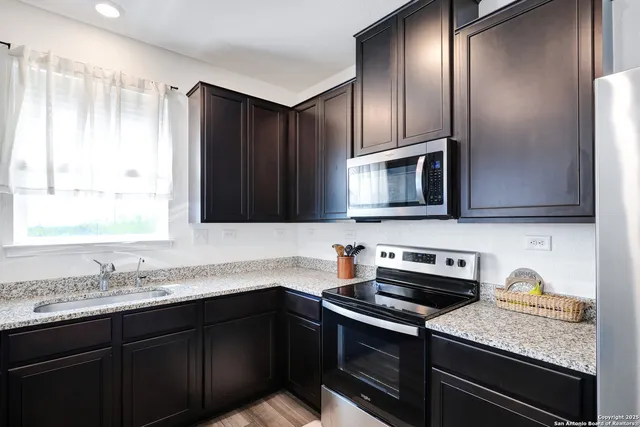 $2,000 | 11526 Amberina, San Antonio, TX 78245