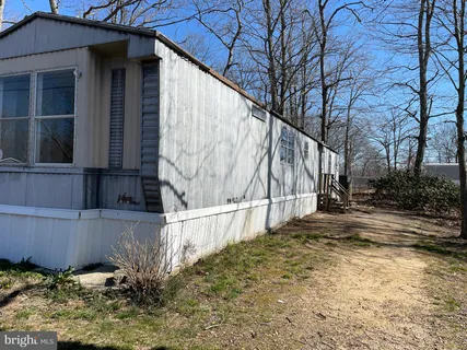 a view of back yard of the house
