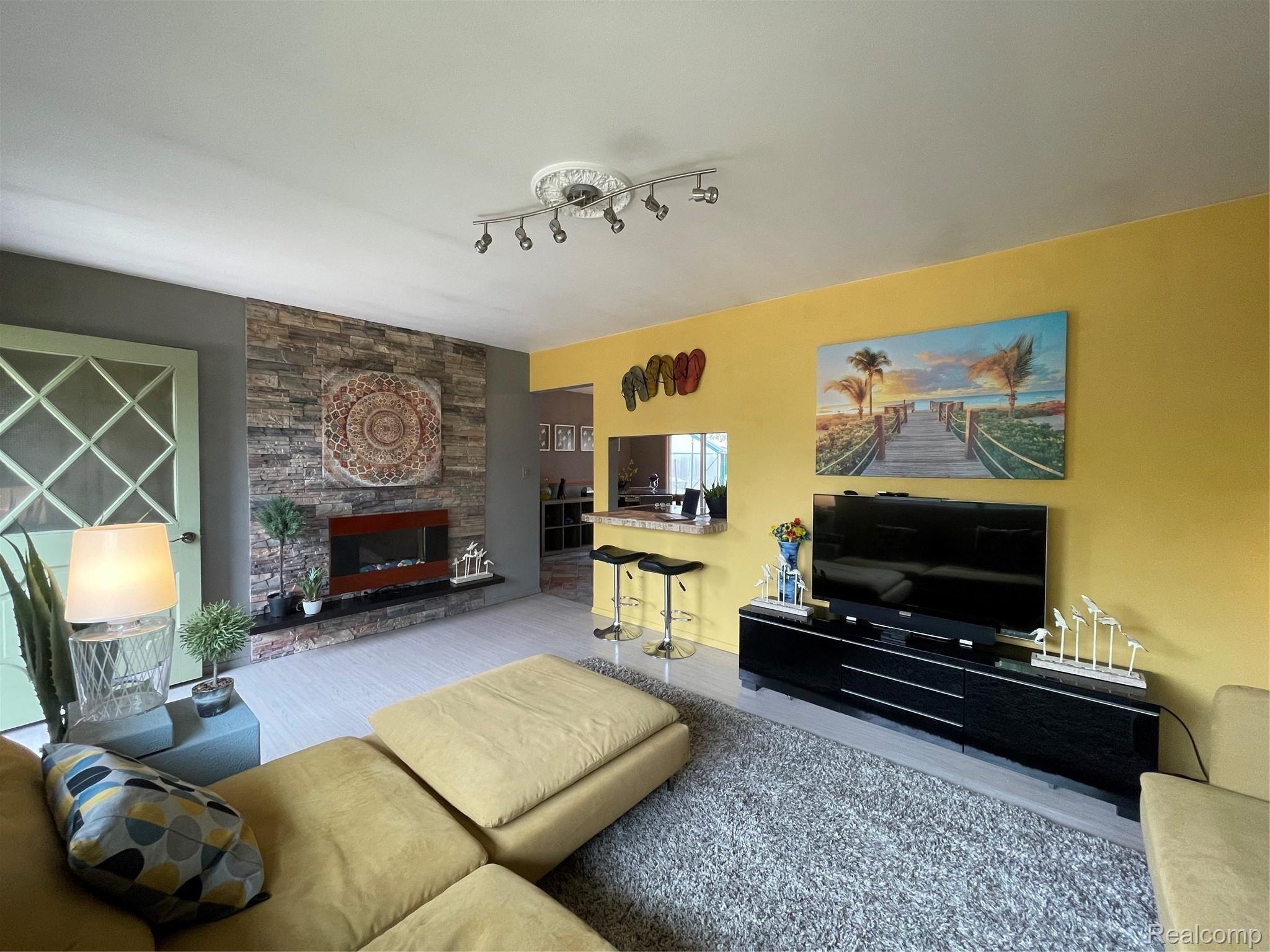 4933 Harding Street Wayne, MI 48184 - Photo 7 of 38 DE709A53-8A50-48A5-9383-18DF4B5F7271.jpeg