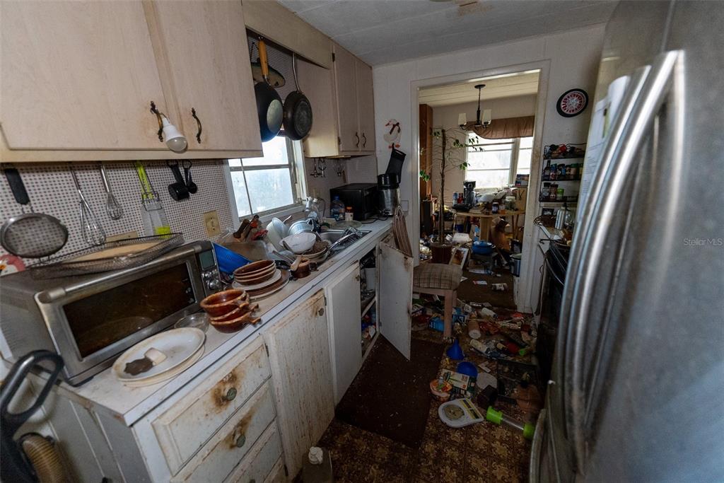 24971 Northeast 135th Street Salt Springs, FL 32134 - Photo 38 of 49 a kitchen with a stove and a refrigerator