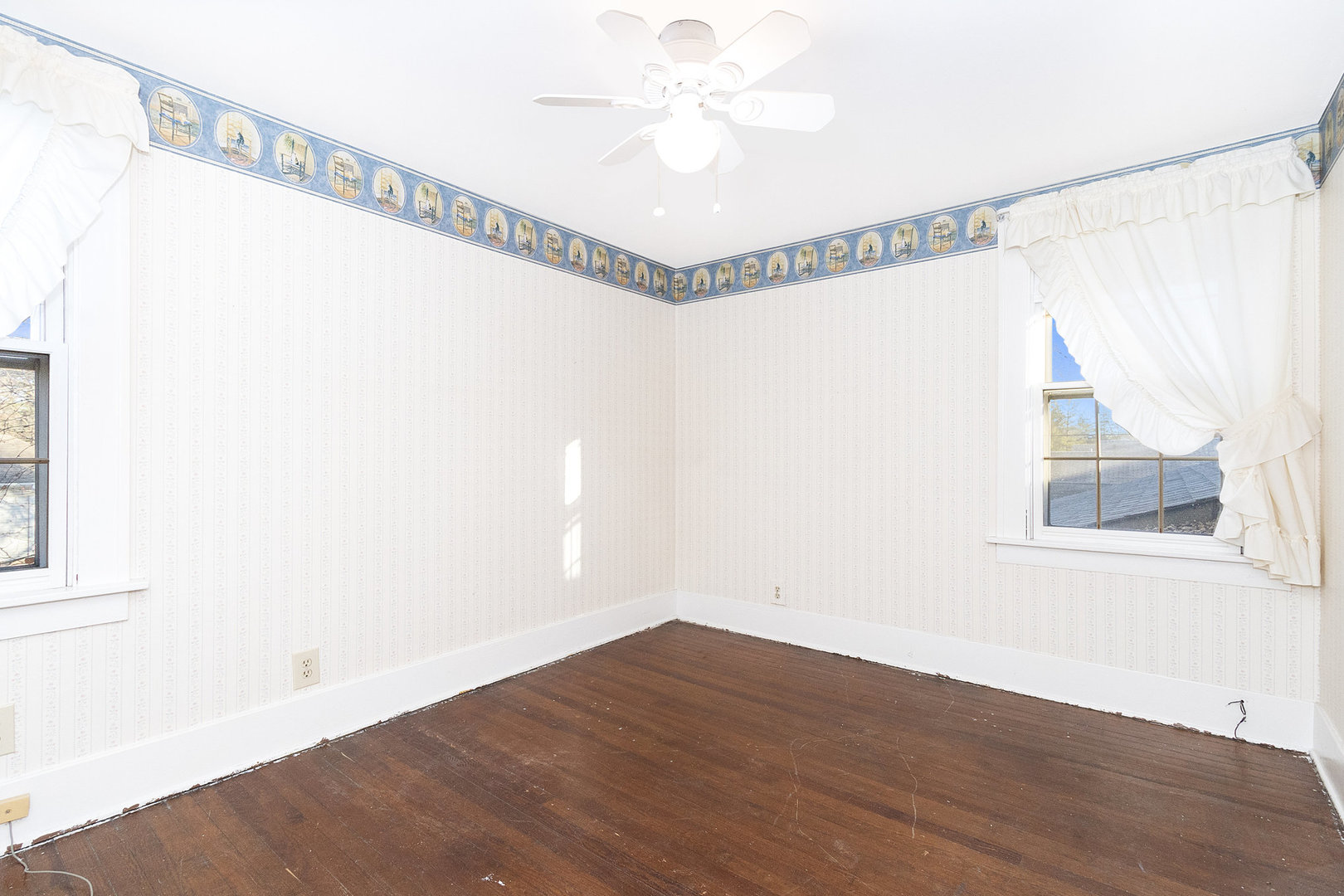 1909 Evergreen Road Homewood, IL 60430 - Photo 17 of 27 a view of a room with wooden floor and windows