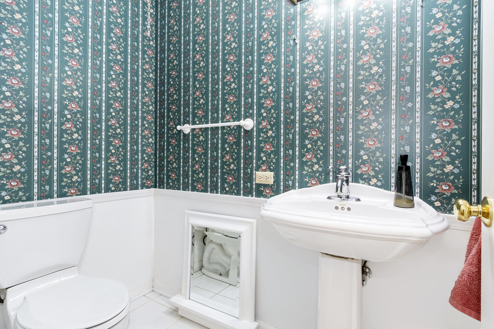 1909 Evergreen Road Homewood, IL 60430 - Photo 21 of 27 a bathroom with a toilet sink and mirror