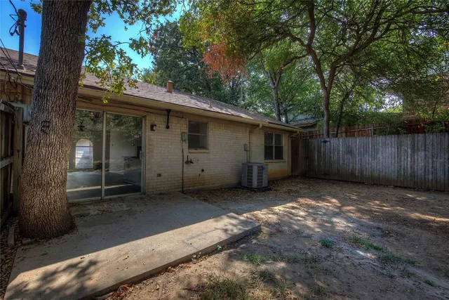 $450,000 | 609-611 Melbourne Road, Hurst, TX 76053