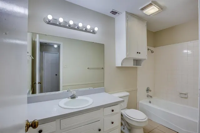 $450,000 | 609-611 Melbourne Road, Hurst, TX 76053