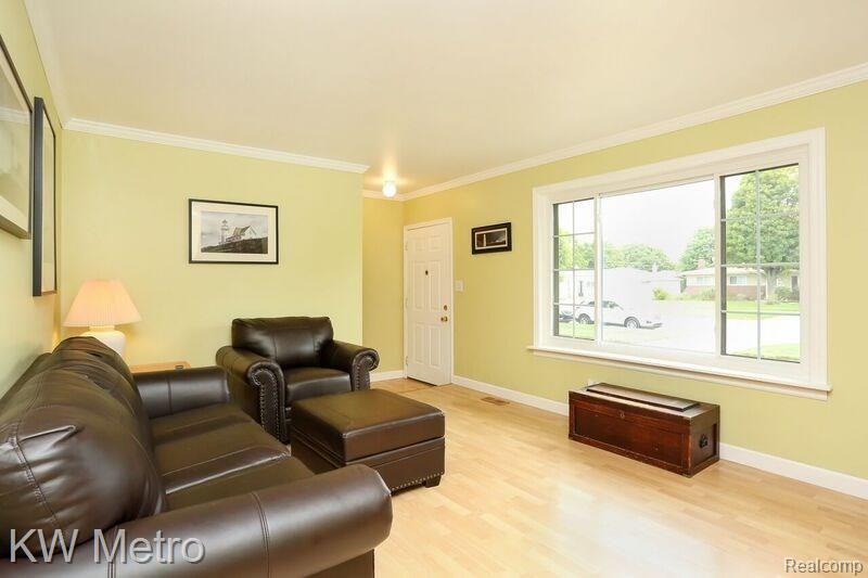 Living Room3.jpg