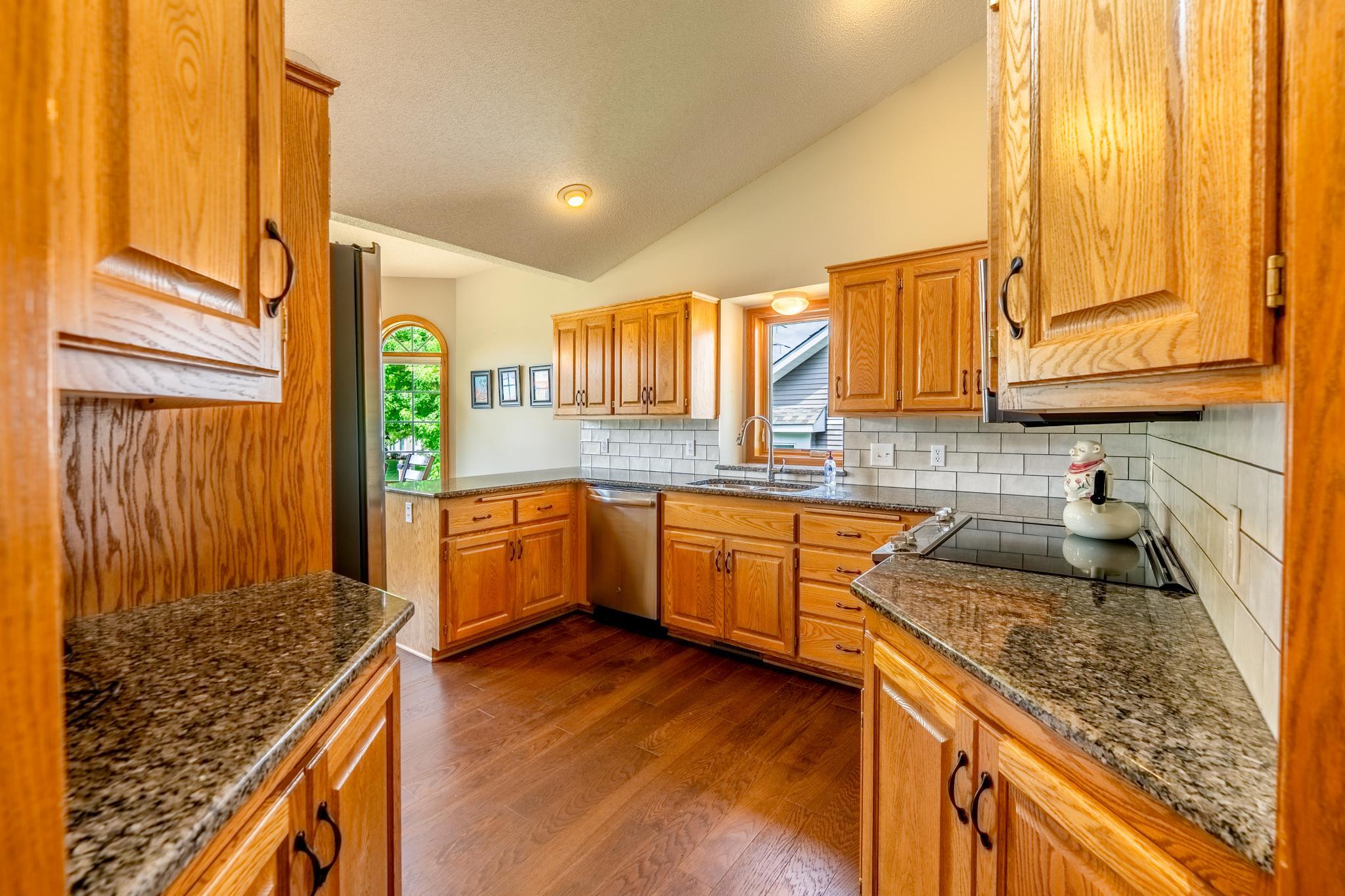 3022 Highpointe Curve Roseville, MN 55113 - Photo 10 of 38