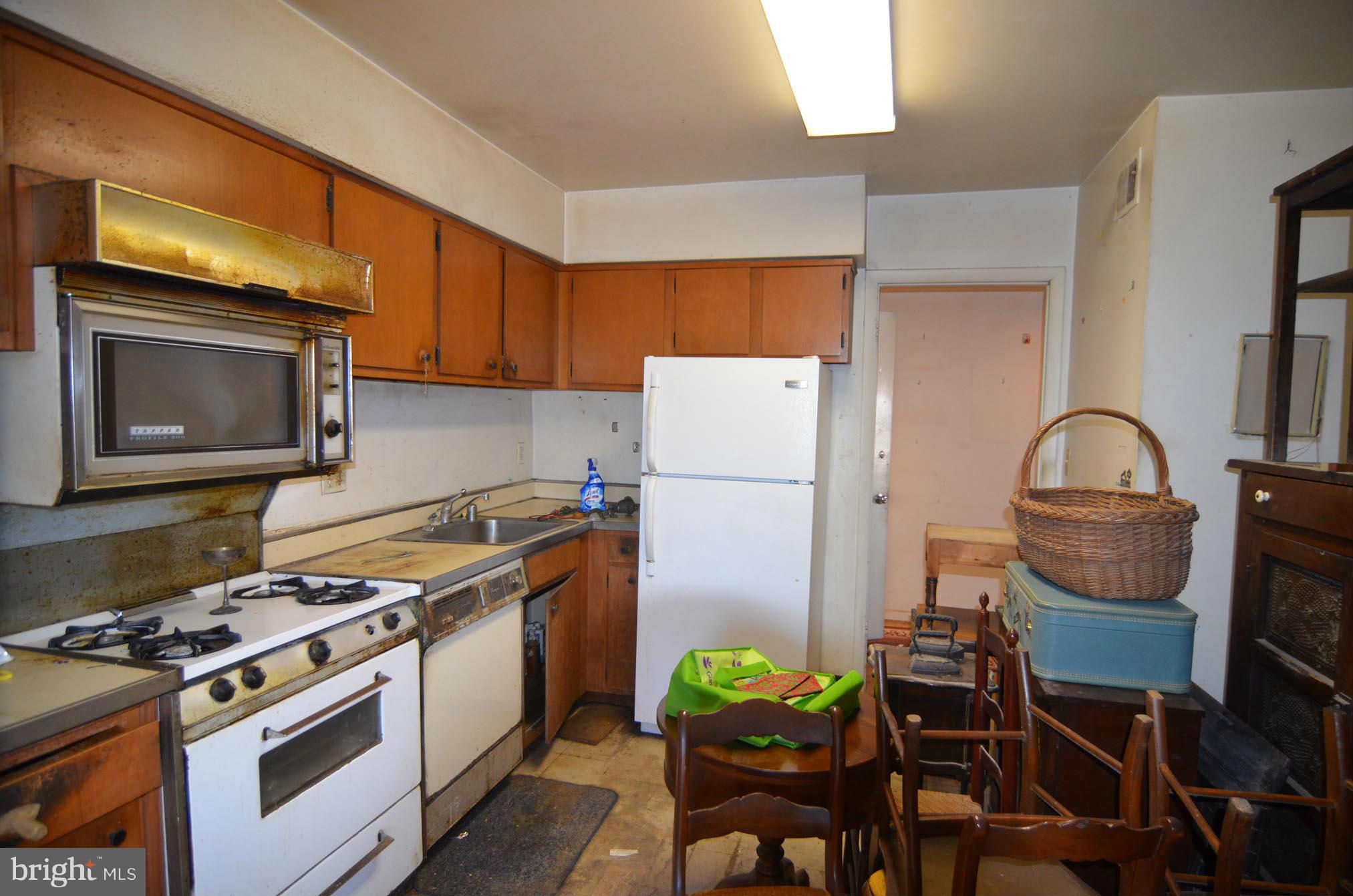 2 Cross Keys Road, Unit 2C Baltimore, MD 21210 - Photo 3 of 14 Kitchen