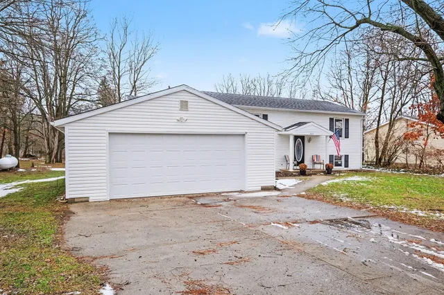 $299,500 | 582 West Tuttle Road, Ionia, MI 48846