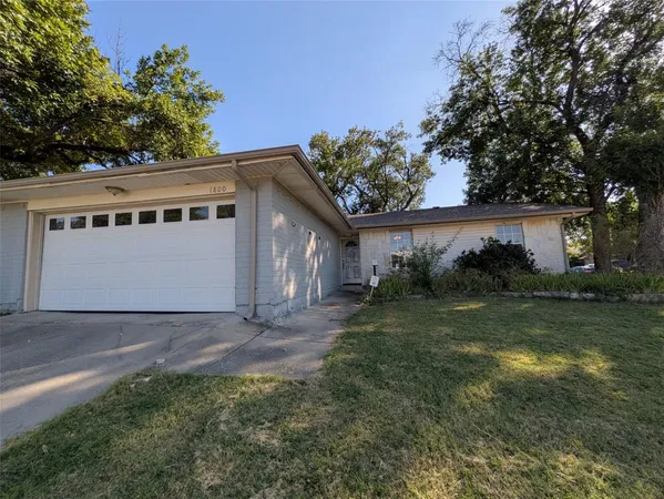 $2,100 | 1800 Fernwood Circle, Carrollton, TX 75006