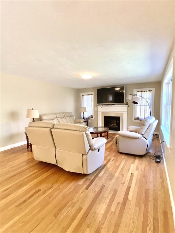 181 Captain Allen Way Whitman, MA 02382 - Photo 6 of 29