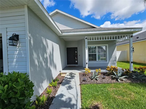 $525,000 | 12303 Tall Pines Way, Lakewood Ranch, FL 34202