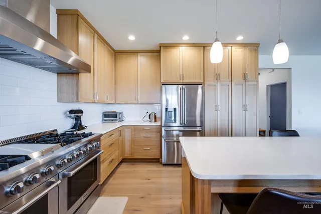 $899,000 | 1325 Southwest Panorama Drive, Pullman, WA 99163