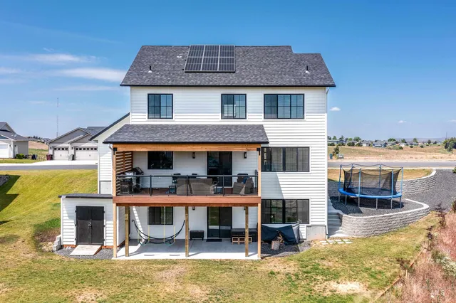 $899,000 | 1325 Southwest Panorama Drive, Pullman, WA 99163