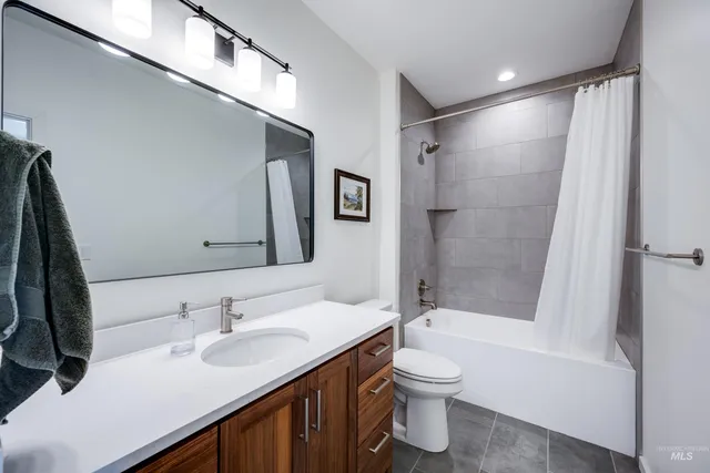 $899,000 | 1325 Southwest Panorama Drive, Pullman, WA 99163