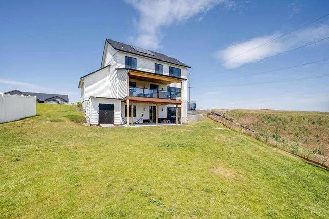 $899,000 | 1325 Southwest Panorama Drive, Pullman, WA 99163