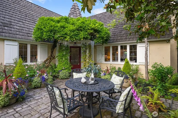 $2,395,000 | 3824 48th Avenue Northeast, Seattle, WA 98105