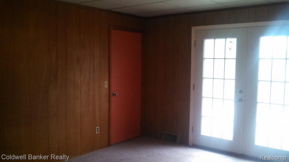 34019 Garfield Road Fraser, MI 48026 - Photo 12 of 17 Family Rm.jpg