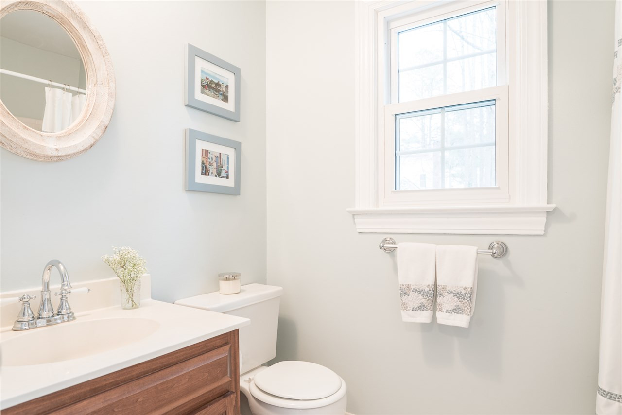 207 Winterberry Ridge Drive Durham, NC 27713 - Photo 21 of 25 Upstairs Hall Bathroom