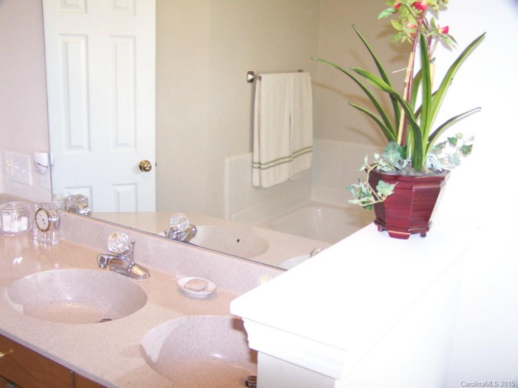 10720 Ridge Acres Road Charlotte, NC 28214 - Photo 15 of 22 Gallery Image 15