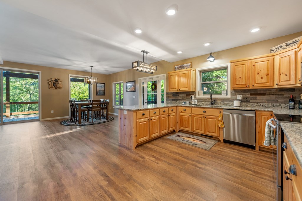 44 Lower Toccoa Hills Road Blue Ridge, GA 30513 - Photo 12 of 36