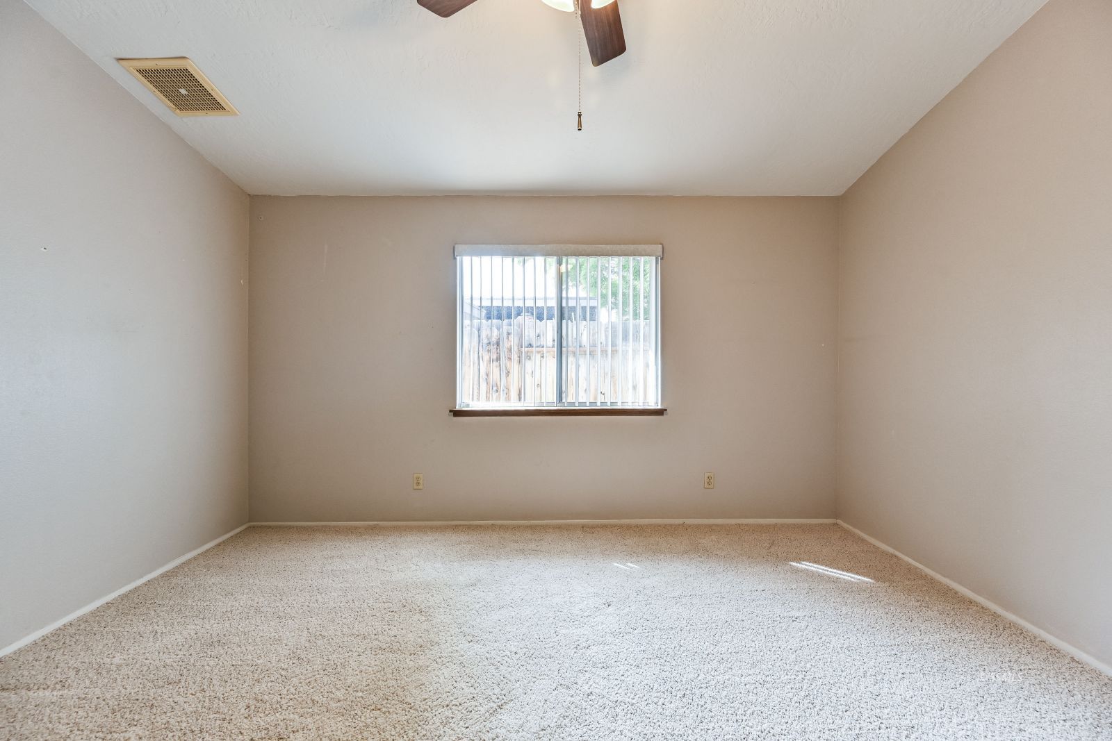 131 Chambers Street Ridgecrest, CA 93555 - Photo 18 of 28 an empty room with windows