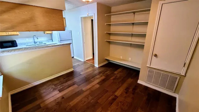 $900 | 1907 Robbins Place, Unit 103, Austin, TX 78705