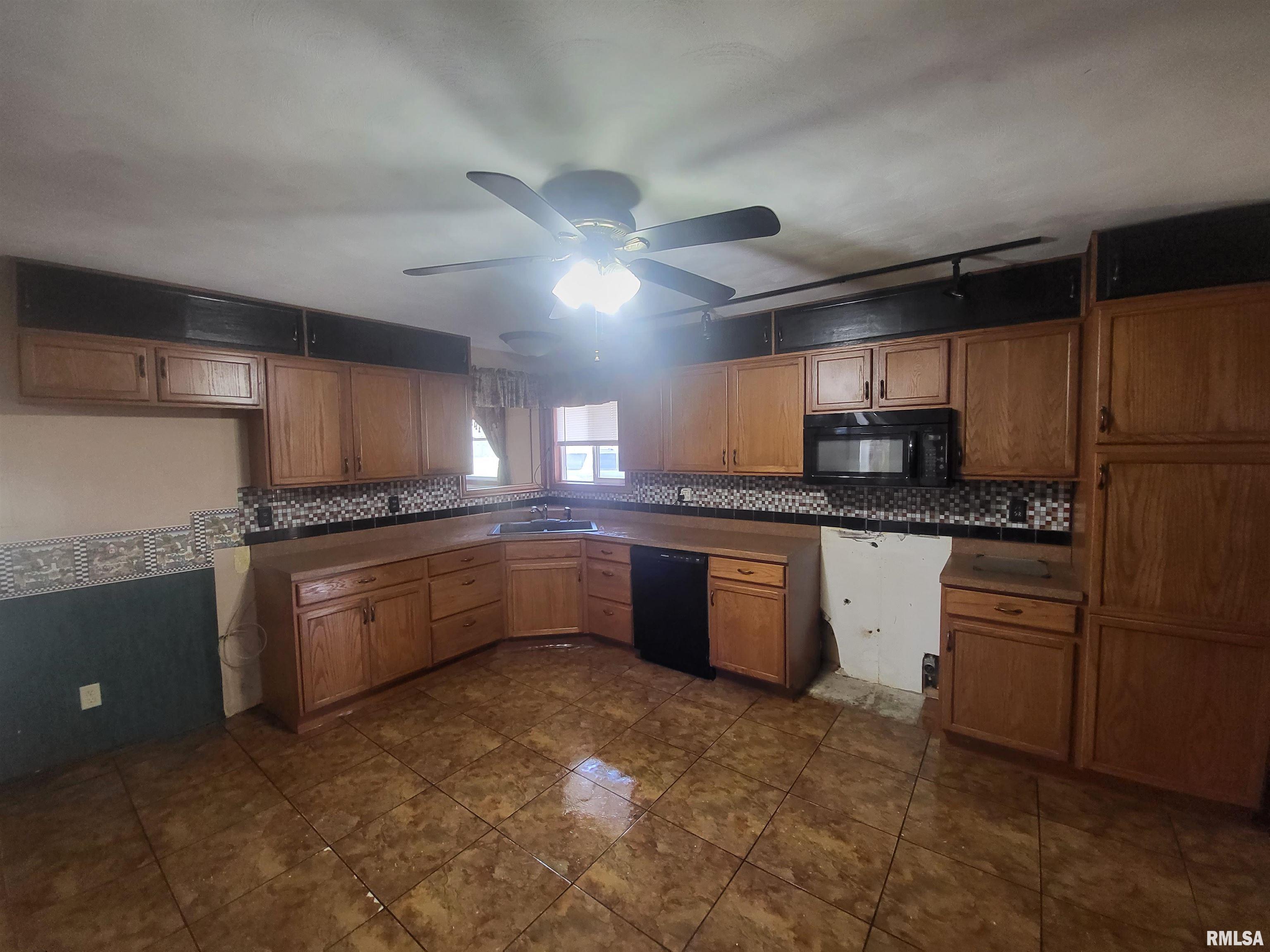 8152 Brubaker Road Iuka, IL 62849 - Photo 11 of 41