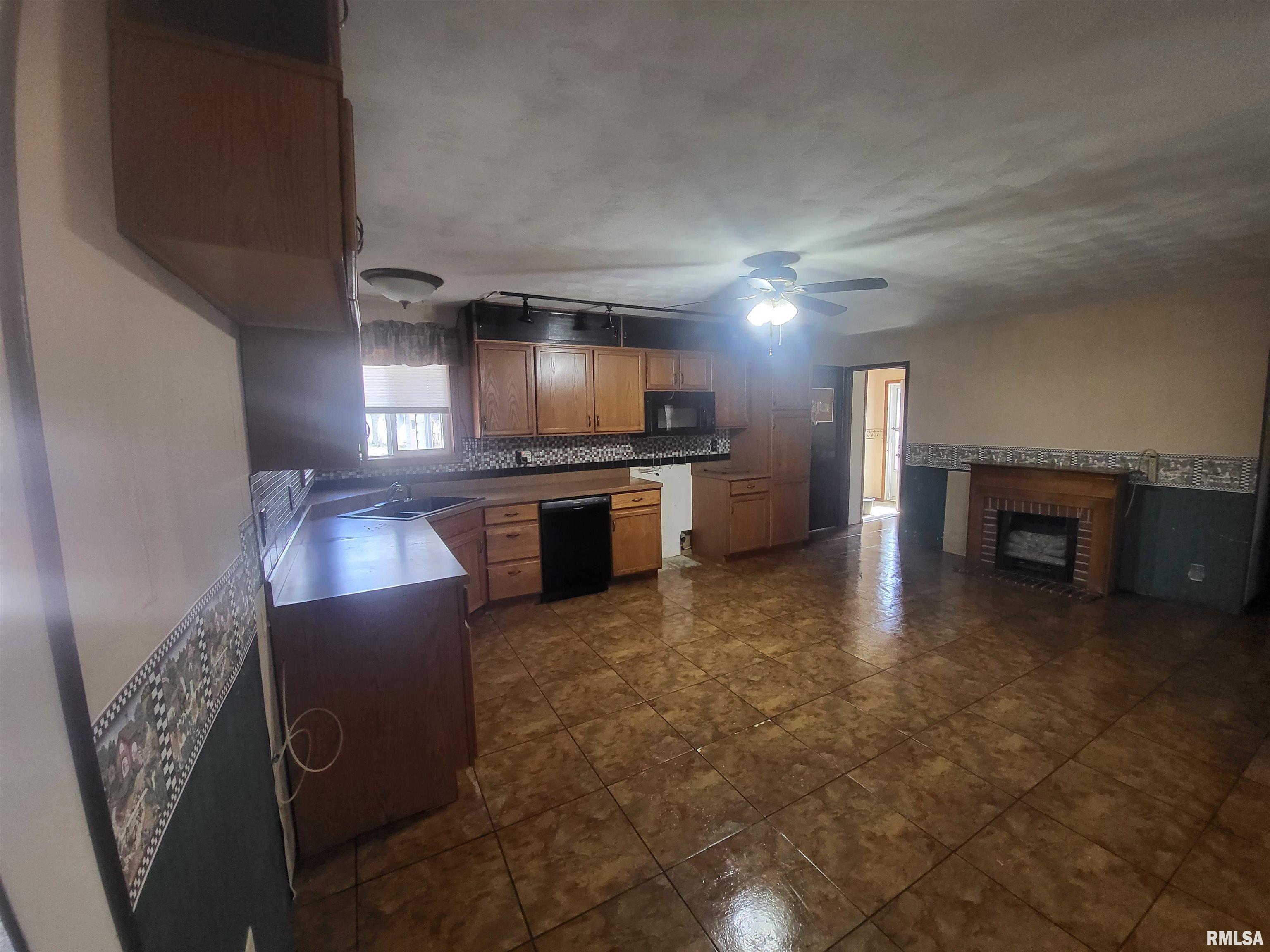 8152 Brubaker Road Iuka, IL 62849 - Photo 8 of 41