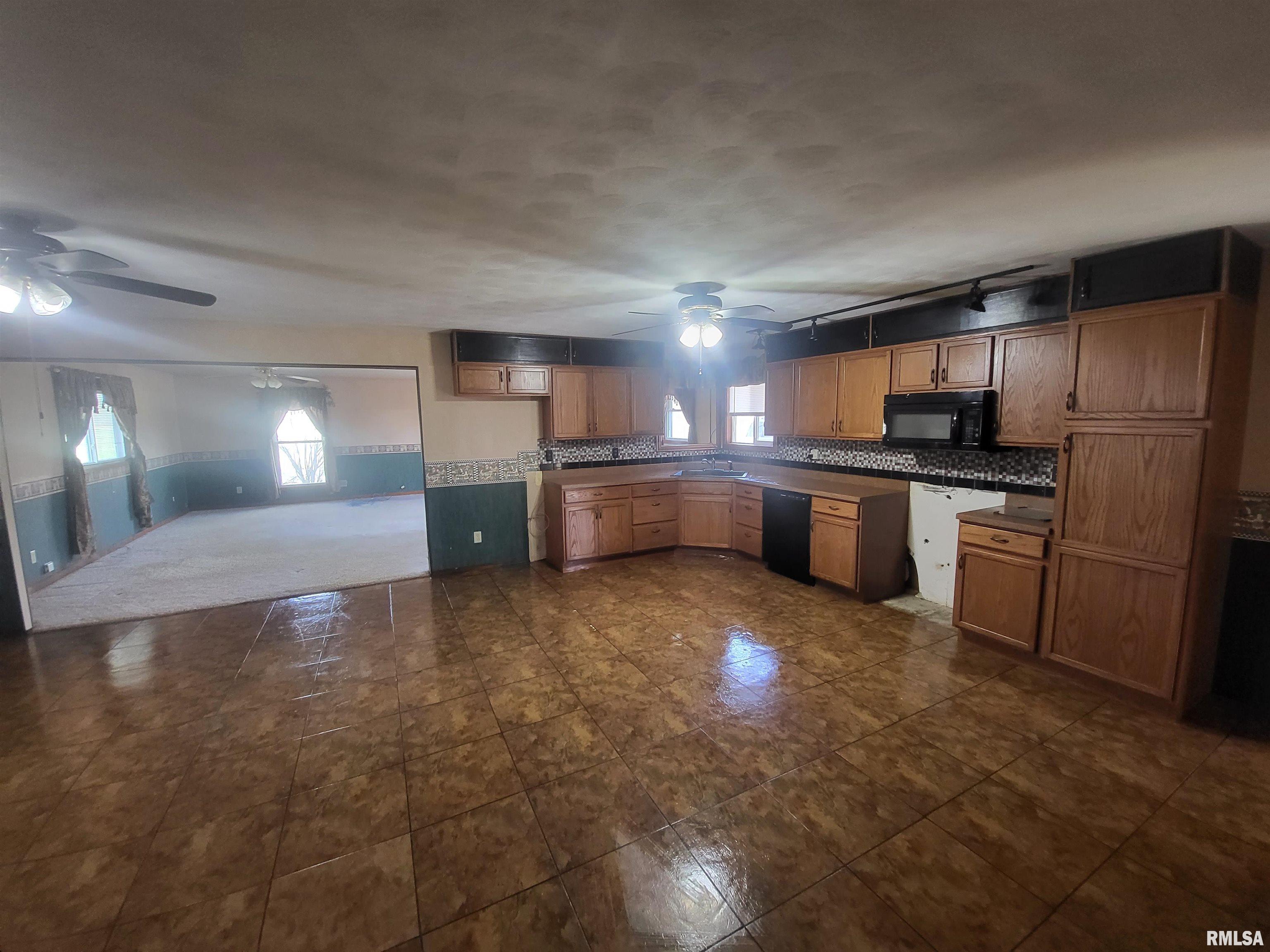 8152 Brubaker Road Iuka, IL 62849 - Photo 10 of 41