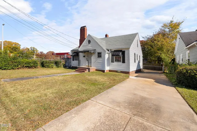 a front view of house with yard