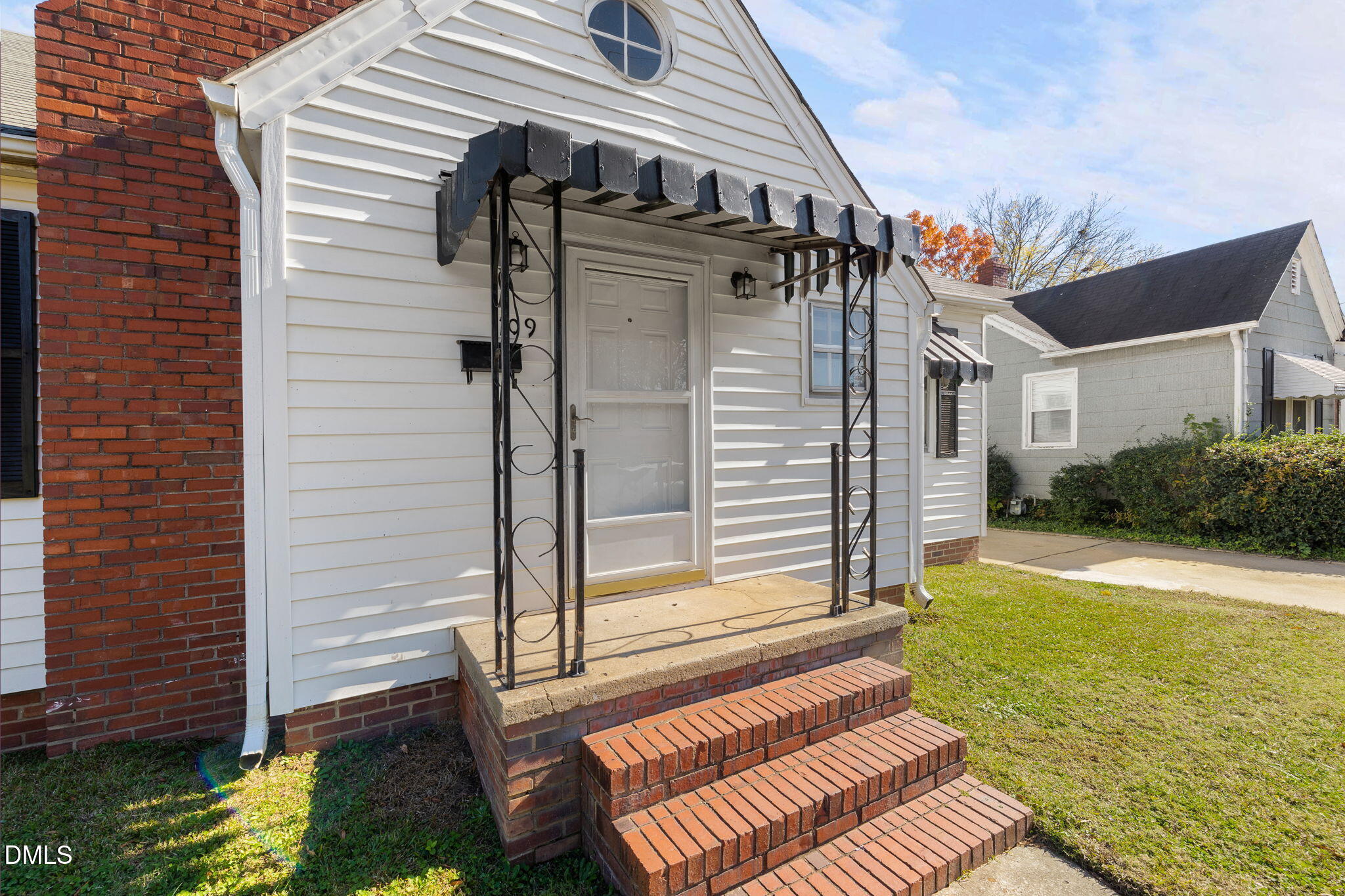 109 Lincoln Court Raleigh, NC 27610 - Photo 3 of 27 a view of a house with backyard and sitting area