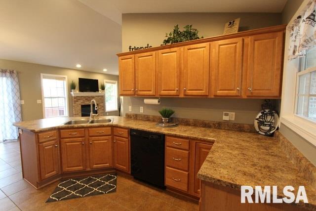 1300 West Cloverdale Road Chillicothe, IL 61523 - Photo 4 of 30 Gallery Image 4
