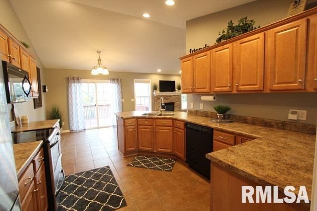 1300 West Cloverdale Road Chillicothe, IL 61523 - Photo 5 of 30 Gallery Image 5