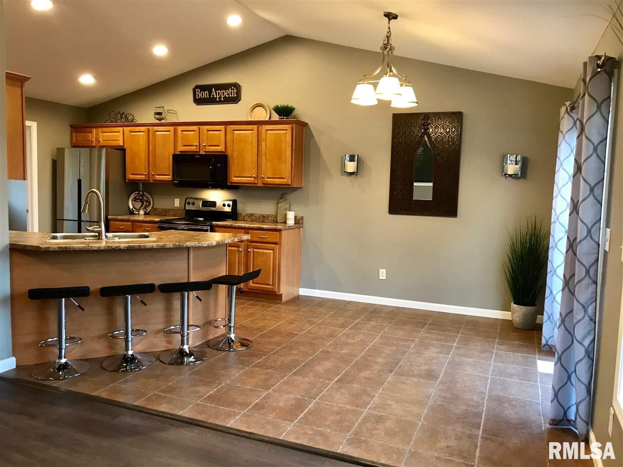 1300 West Cloverdale Road Chillicothe, IL 61523 - Photo 7 of 30 Gallery Image 7