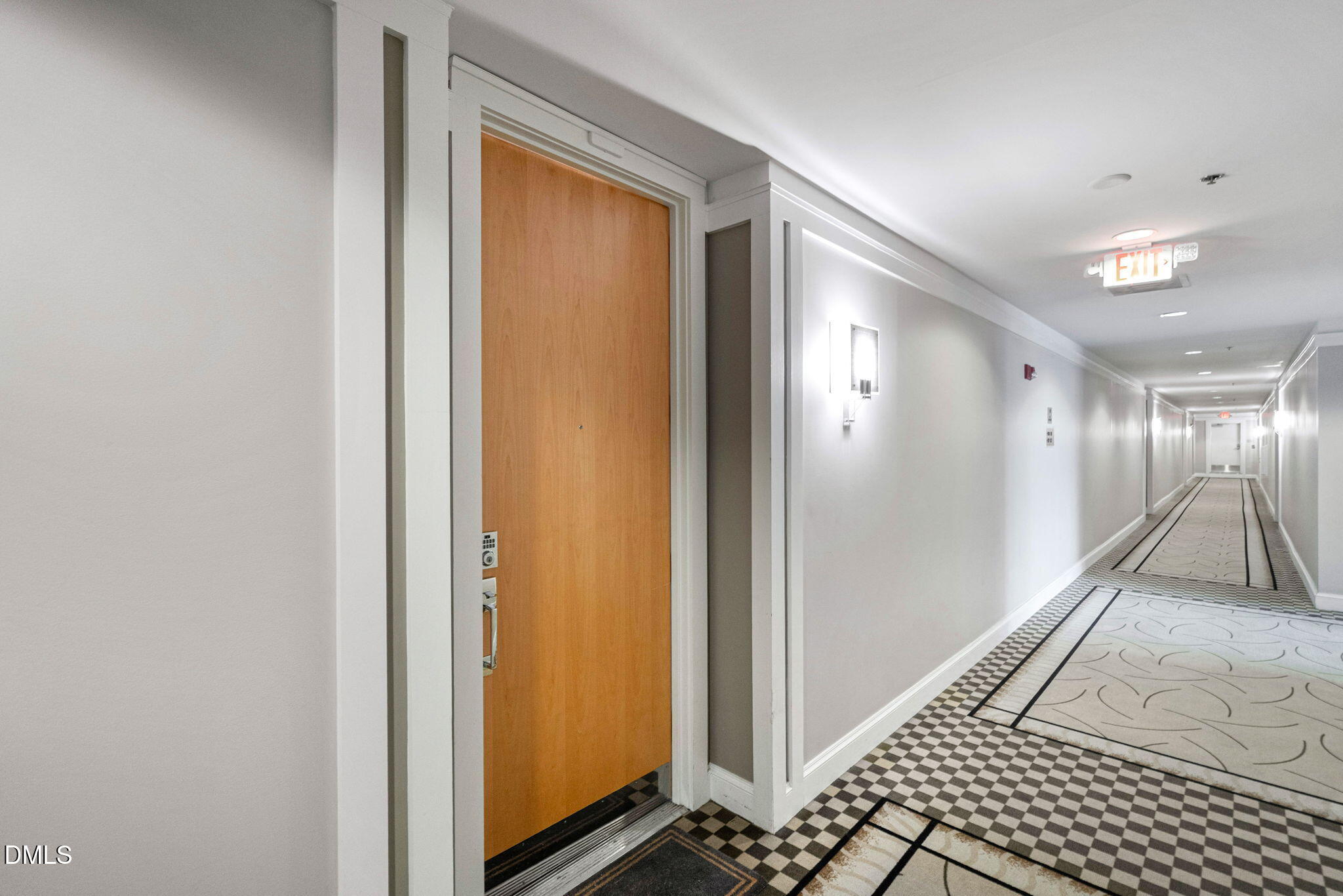 618 North Boylan Avenue, Unit 812 Raleigh, NC 27603 - Photo 4 of 35 a view of a hallway