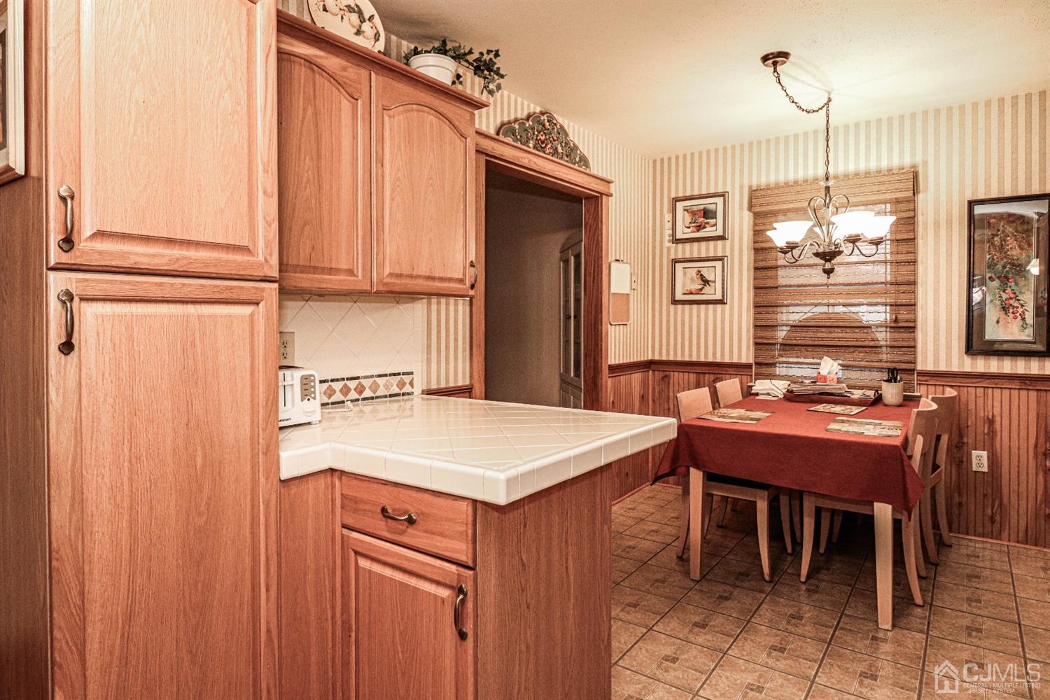 76 Conduit Way Colonia, NJ 07067 - Photo 9 of 30 Gallery Image 9