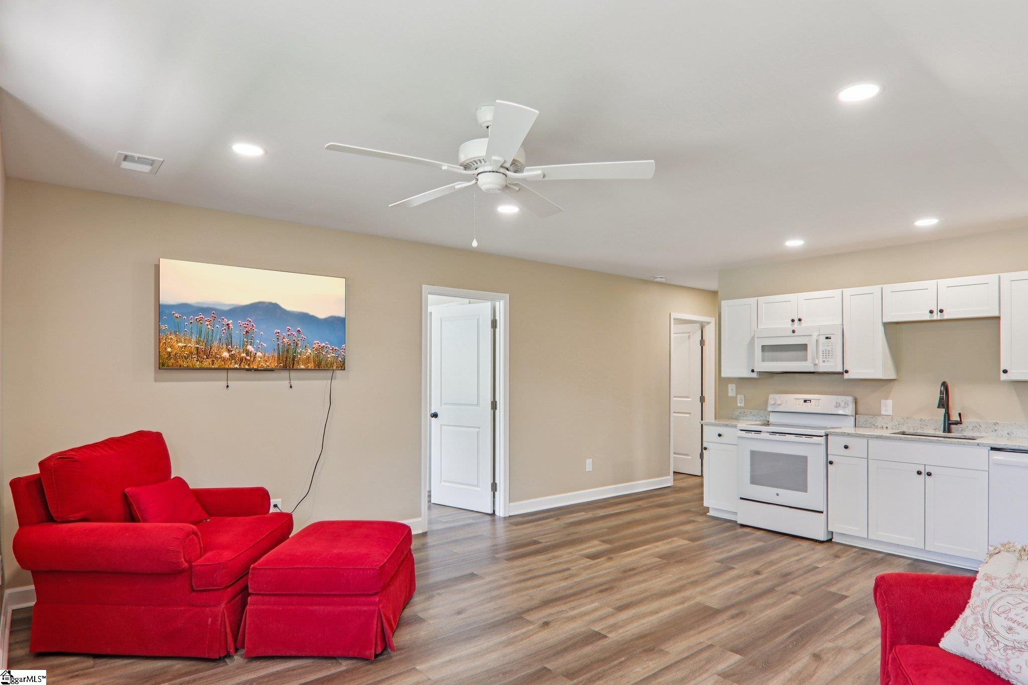 111 South 600 Landrum, SC 29356 - Photo 4 of 23