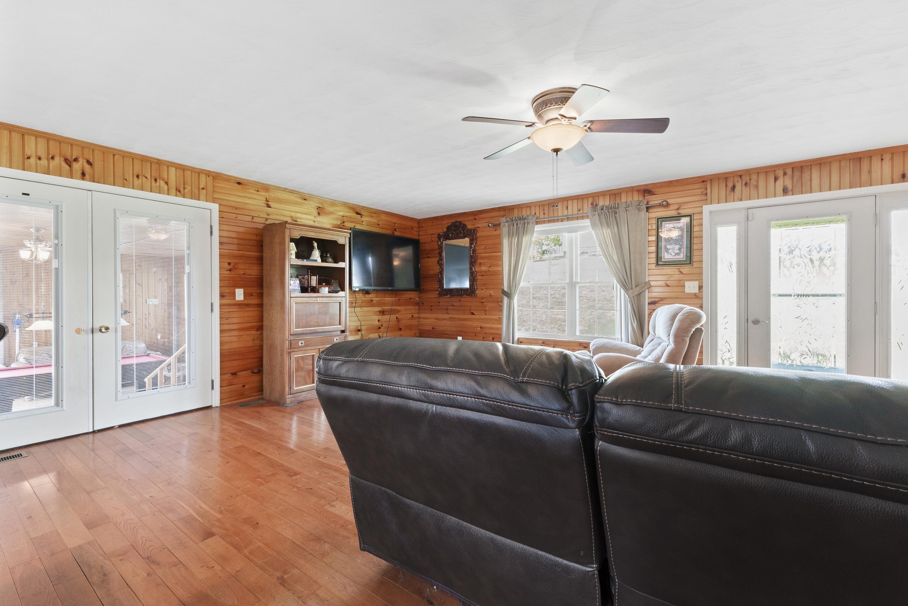 405 Broadleaf Road Louisa, KY 41230 - Photo 10 of 38