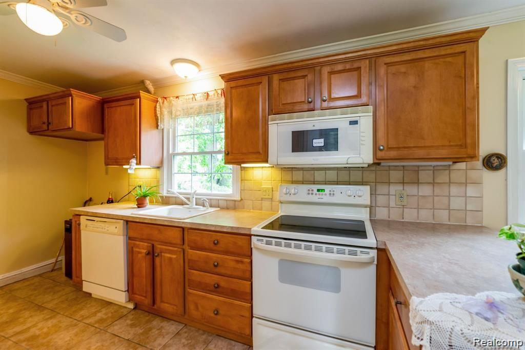 331 Elmhill Road Rochester Hills, MI 48306 - Photo 9 of 20