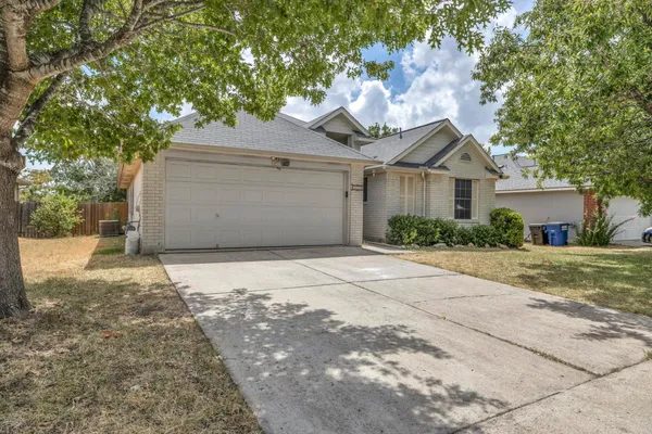 $1,995 | 216 Meadowside Drive, Hutto, TX 78634