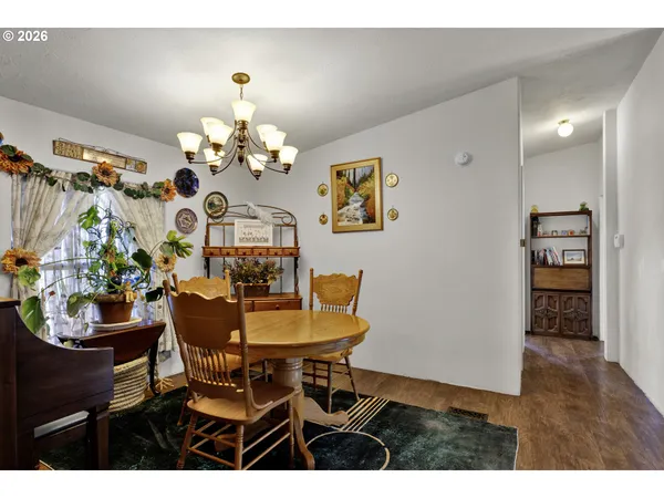 $240,000 | 538 Lochaven Avenue, Springfield, OR 97477