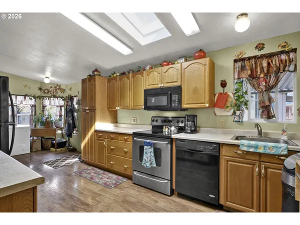 $240,000 | 538 Lochaven Avenue, Springfield, OR 97477